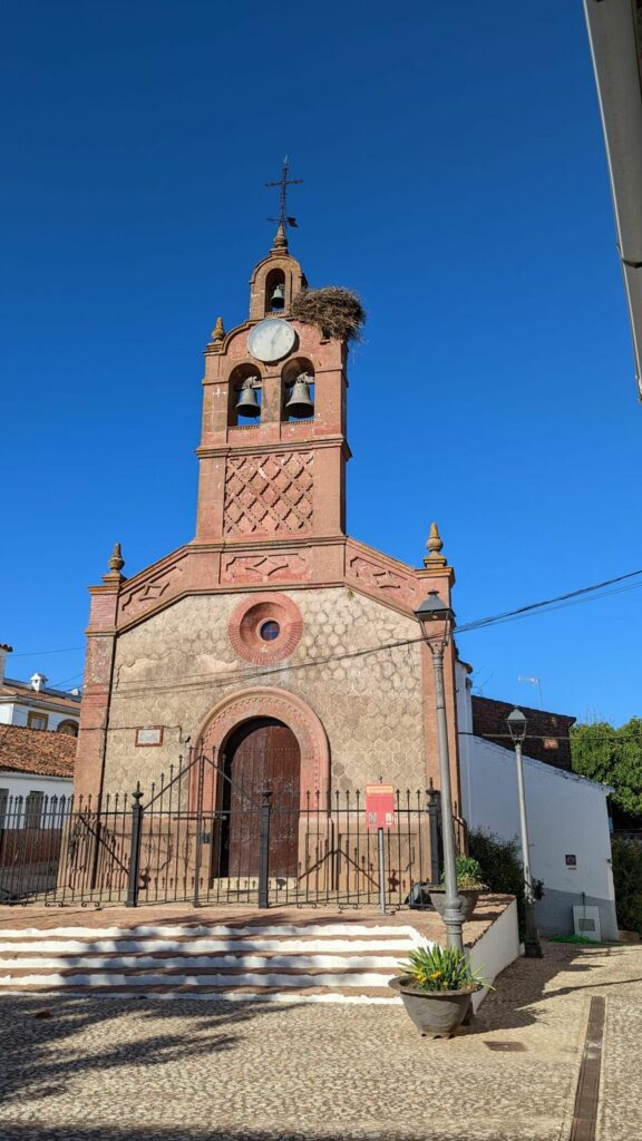 COLOCADAS LAS CERÁMICAS DEL "CAMINO DE EL ROCÍO A SANTIAGO DE COMPOSTELA"  SENDEROS.